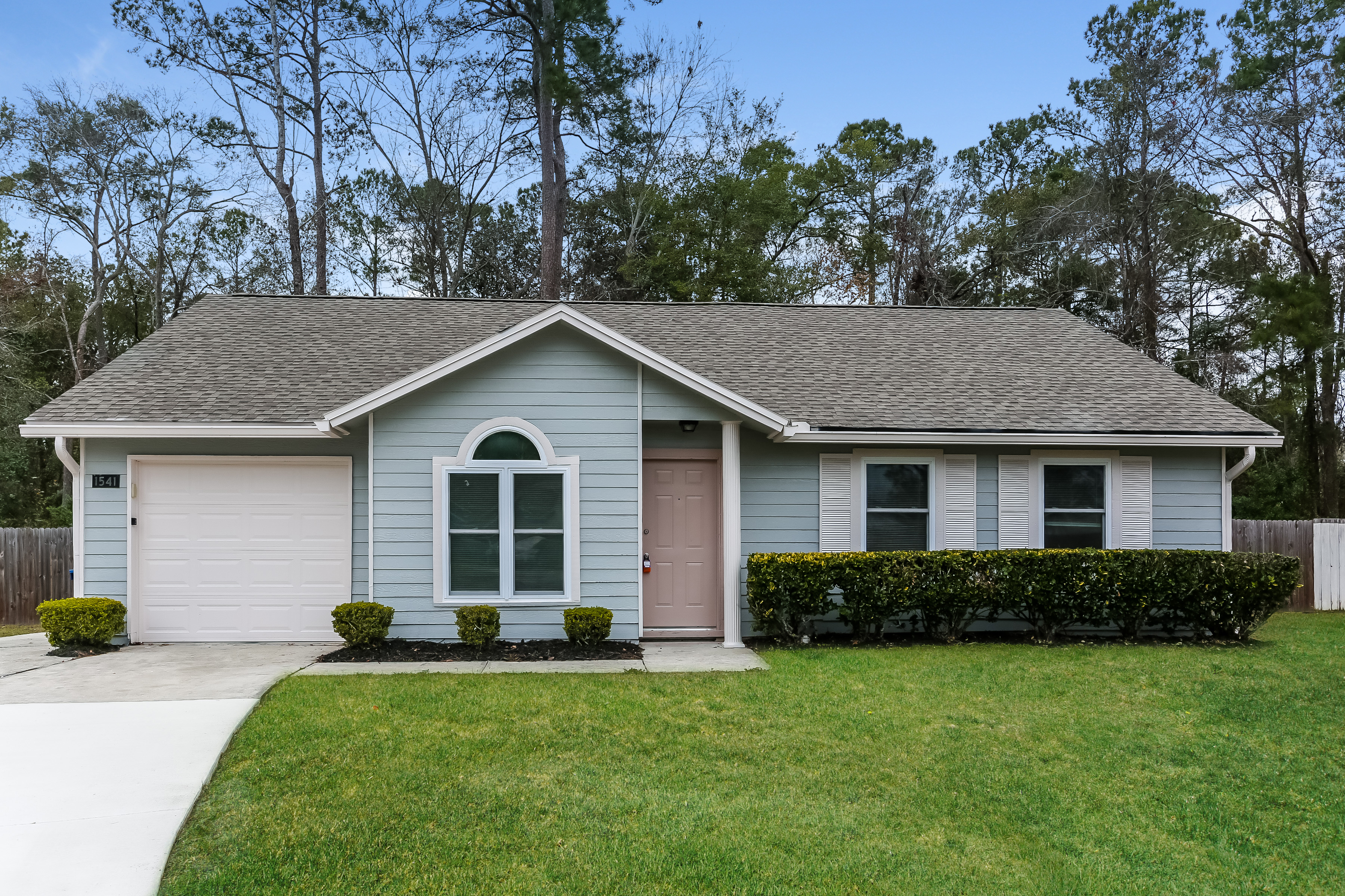 1541 Kingfisher Ln N Jacksonville, FL 32218